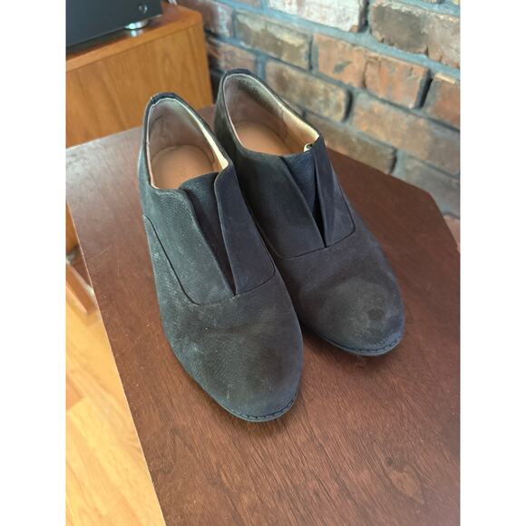 Black Suede Me Too brand booties - size 8 - Picture 1 of 7